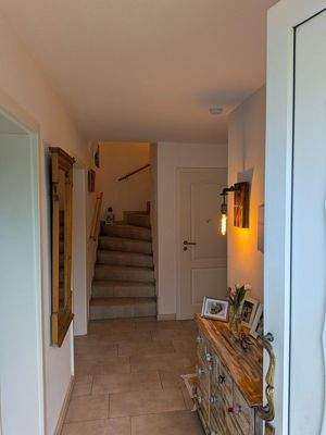 Flur mit Treppe ins OG