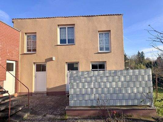 massives Nebengebäude