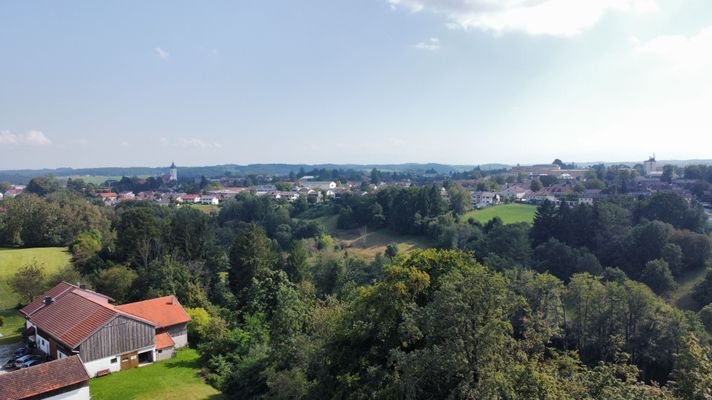 Hof mit Blick auf Ebersberg.jpg