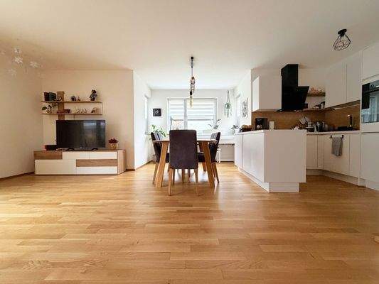 Der offene Essbereich schafft viel Platz für Familienleben, Gäste und entspannte Stunden