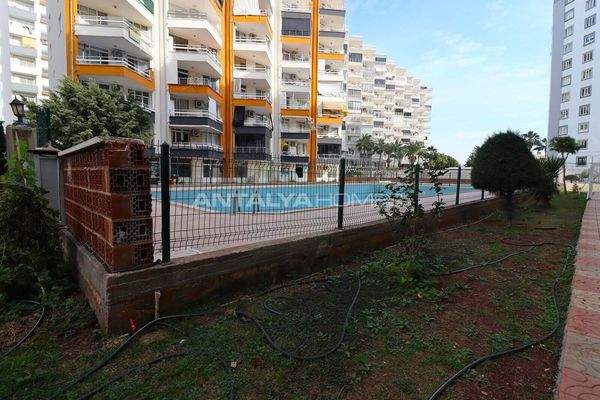 Garden Floor Flat for Sale in Beyazgül Complex, Mersin Tece