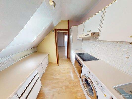 Küche mit Waschmaschinenanschluss