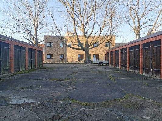 Hof im Garagenbereich