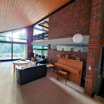 Wohnzimmer mit Blick in den Garten