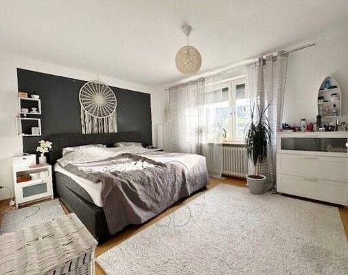 Geräumiges Schlafzimmer EG