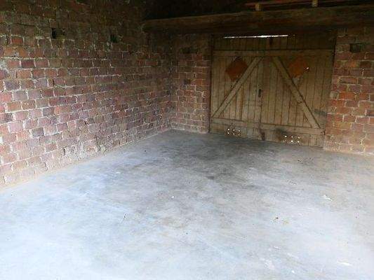 Eine der drei Garagen