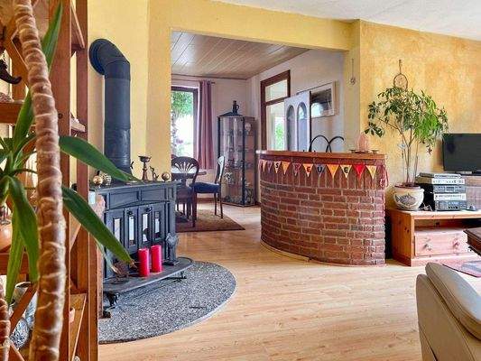 Wohnzimmer mit Kamin