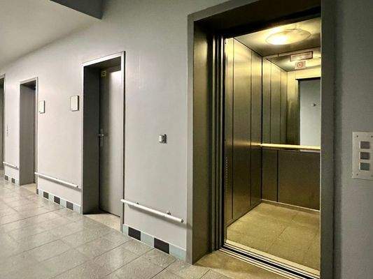 Aufzugsbereich Keller