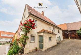 Innenhof Eingang  (EG) - mit großer Scheune 