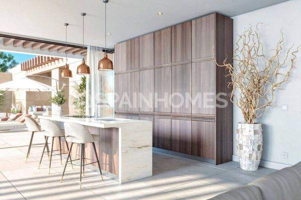 House with Expansive Outdoor Spaces and Infinity Pool in Mijas