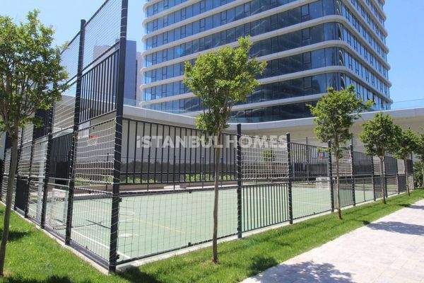 Seafront Flats in a Complex with Pool in Zeytinburnu Istanbul