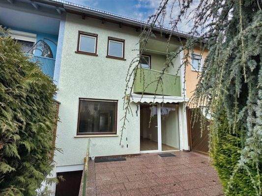 Rückansicht mit Terrasse