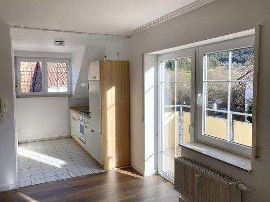 Küche und Balkonzugang