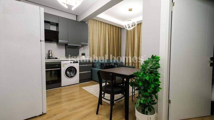 5-Storey Building Close to Tram Station in Fatih Istanbul