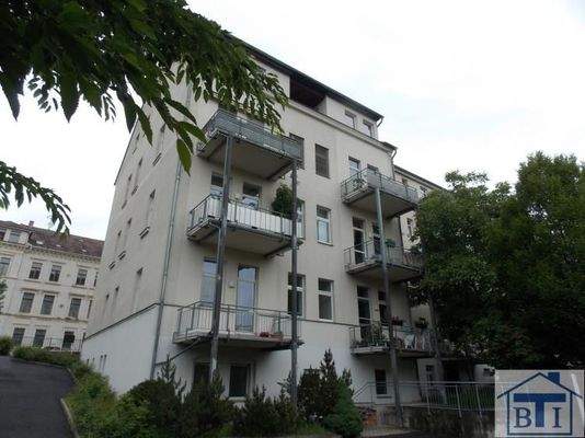 Gartenseite mit Balkon