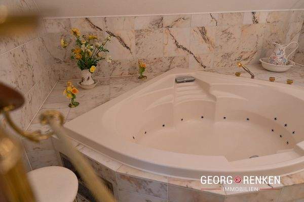 EFH Karlshöfen Sitzbadewanne DG