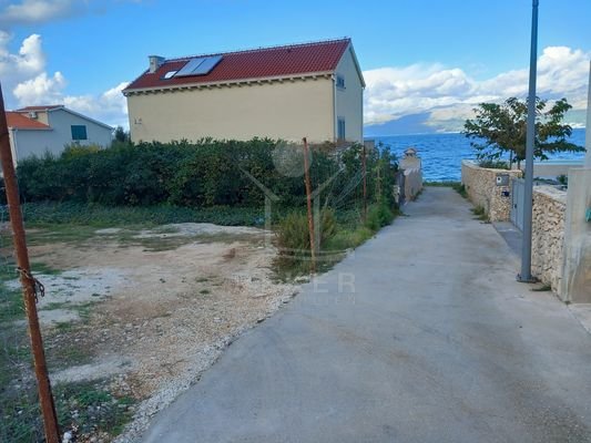 Baugrundstück in traumhafter Lage auf Brač