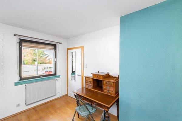 Kinderzimmer mit Fenster - OG