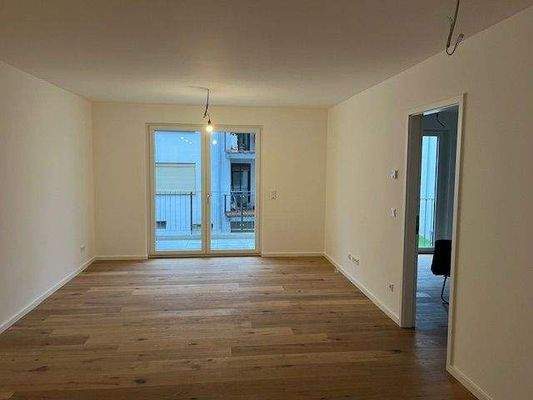 Wohn-Esszimmer, rechts Schlafzimmer