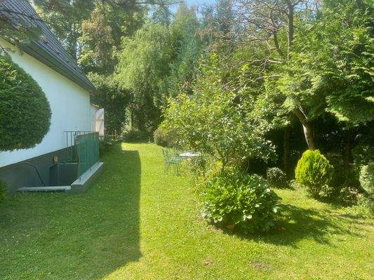 Garten neben dem Haus.jpg