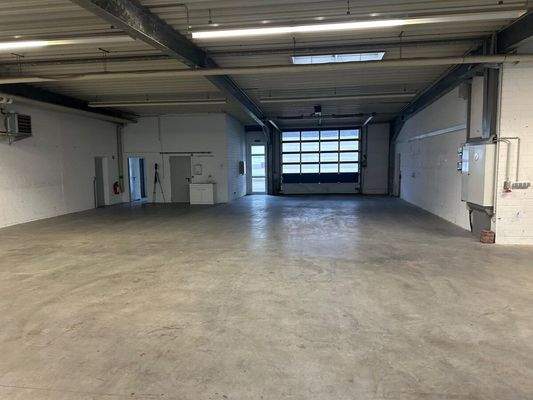 Halle Innen Haupteingang und Tor 1