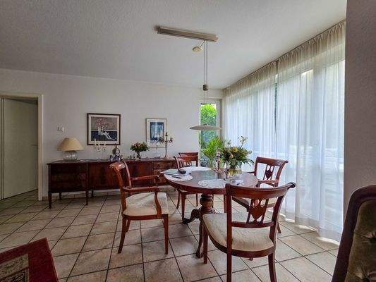 Offener Wohn- und Essbereich mit Platz für Familie & Gäste