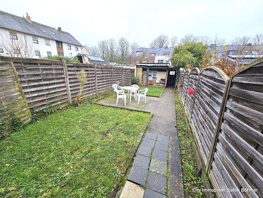 Garten mit Gartenhaus