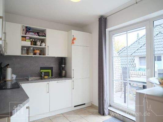 helle freundliche Küche...