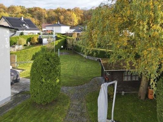 ...Zugang zum Garten und...