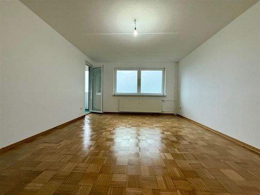 Wohnzimmer mit Balkon