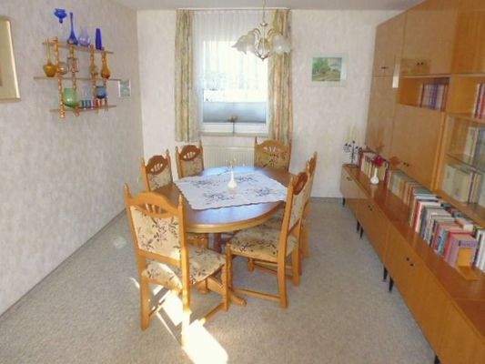 Wohnzimmer zur Straßenseite