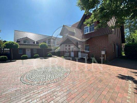 Parkplätze, Saunahaus, Doppelhaus.JPG