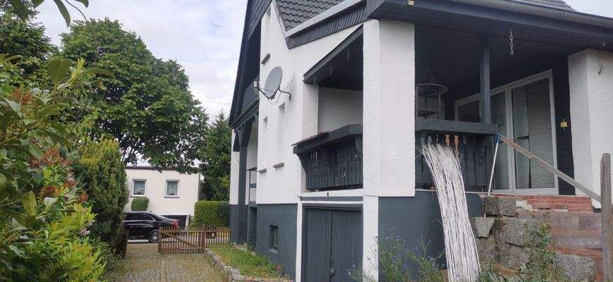 Objektansicht Garage und Terrasse