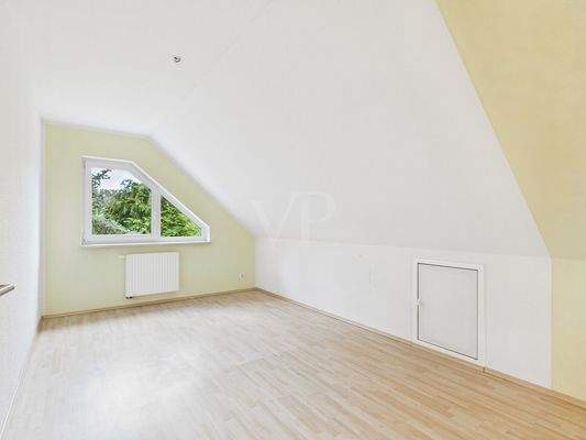 Zimmer 3 im DG, teilbar in ein 4. Zimmer