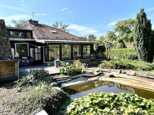 Doppelhaushälfte mit Garten und Teich