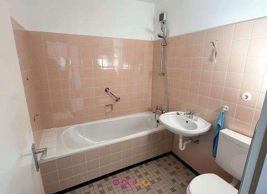 Badezimmer (innenliegend)