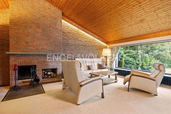 Wohnzimmer mit Kamin