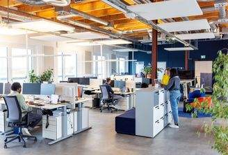 Fester Schreibtisch im Coworkingspace