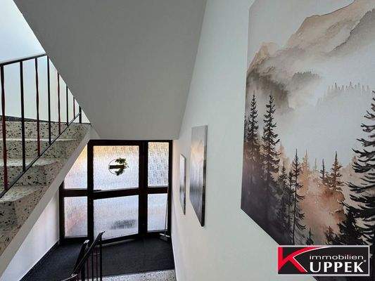 Stiegenhaus mit Eingang