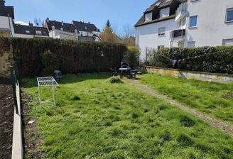 Garten mit Feuerstelle