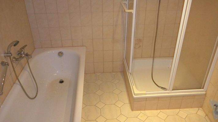 Bad im Keller  linke Hälfte