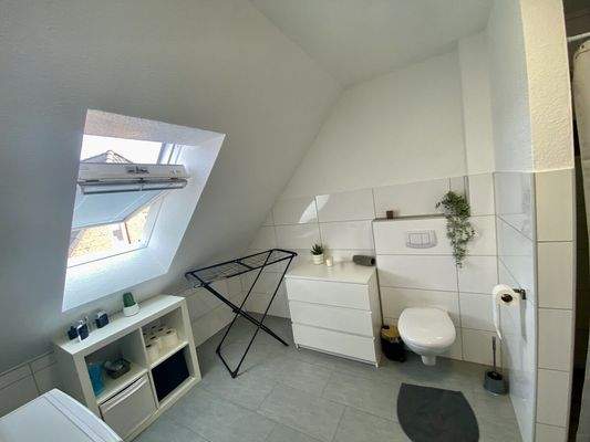 10) MFH, Wohnung, Badezimmer