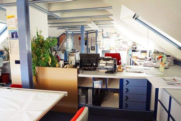 Büro DG Bild 2.JPG