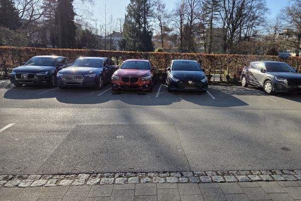 zusätzl. dreieinhalb Stellpl.