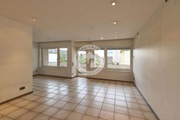 Wohnzimmer leergeräumt (Blick 1)