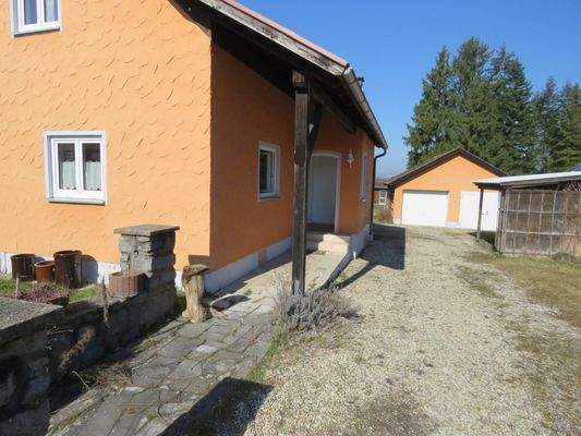 überdachter Hauszugang 