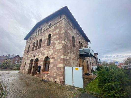 Ehemaliges Bahnhofsgebäude &amp; vermietete Wohnungen