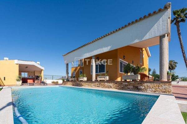 Mediterranean Style Detached Villa on a Large Plot in Orihuela