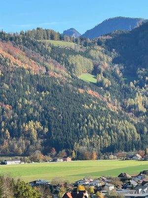 von der gegenüberliegenden Seite