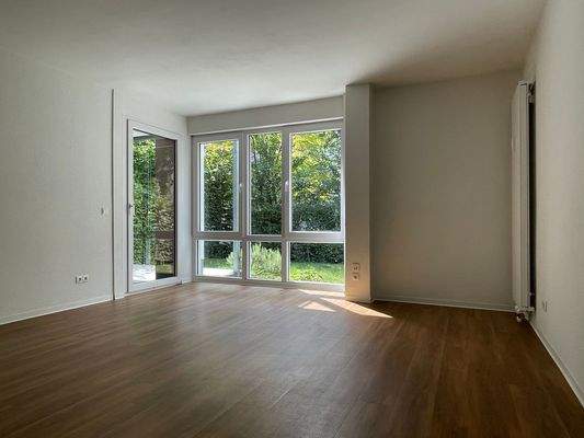 Helles Wohnzimmer mit Aussicht